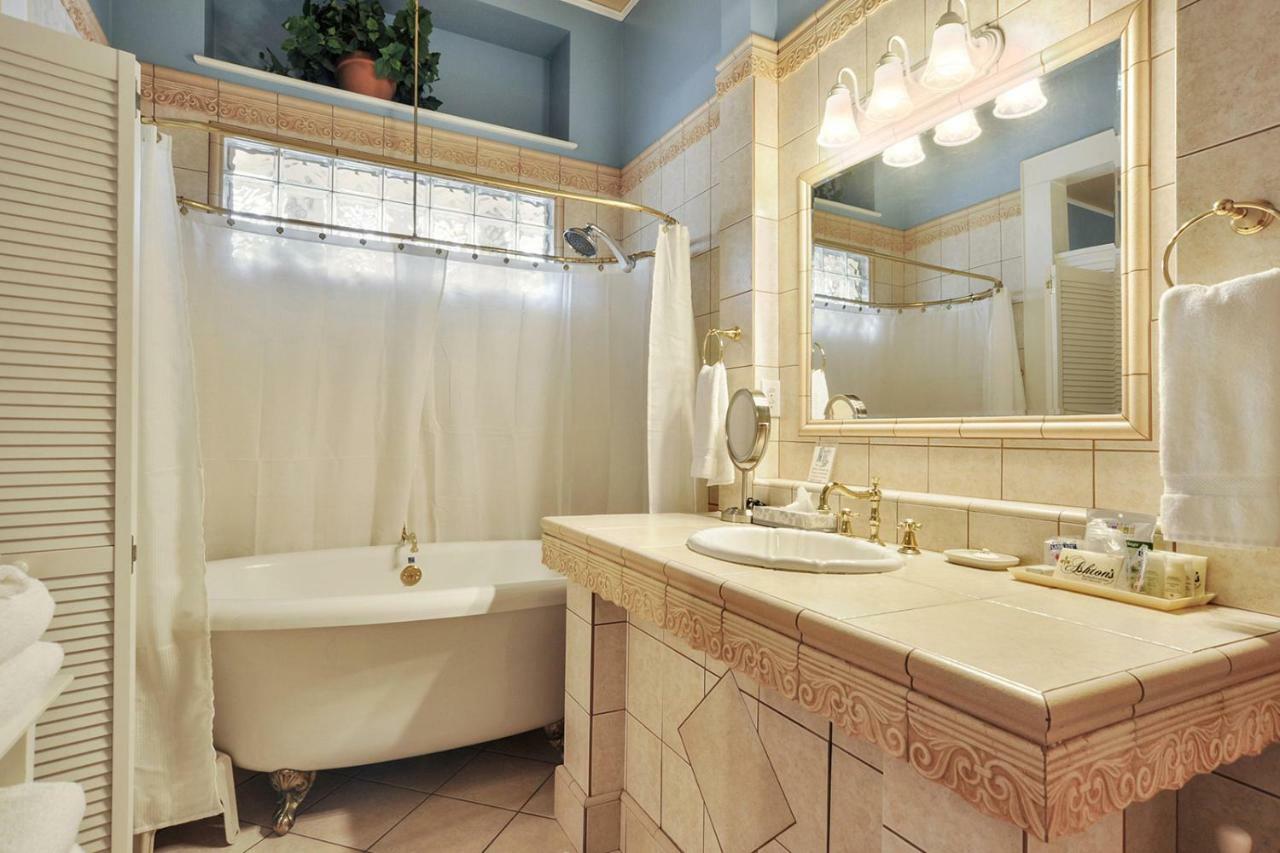 Queen Room Spa Bath
